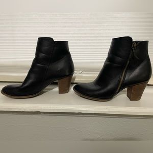NINE WEST black booties size 8